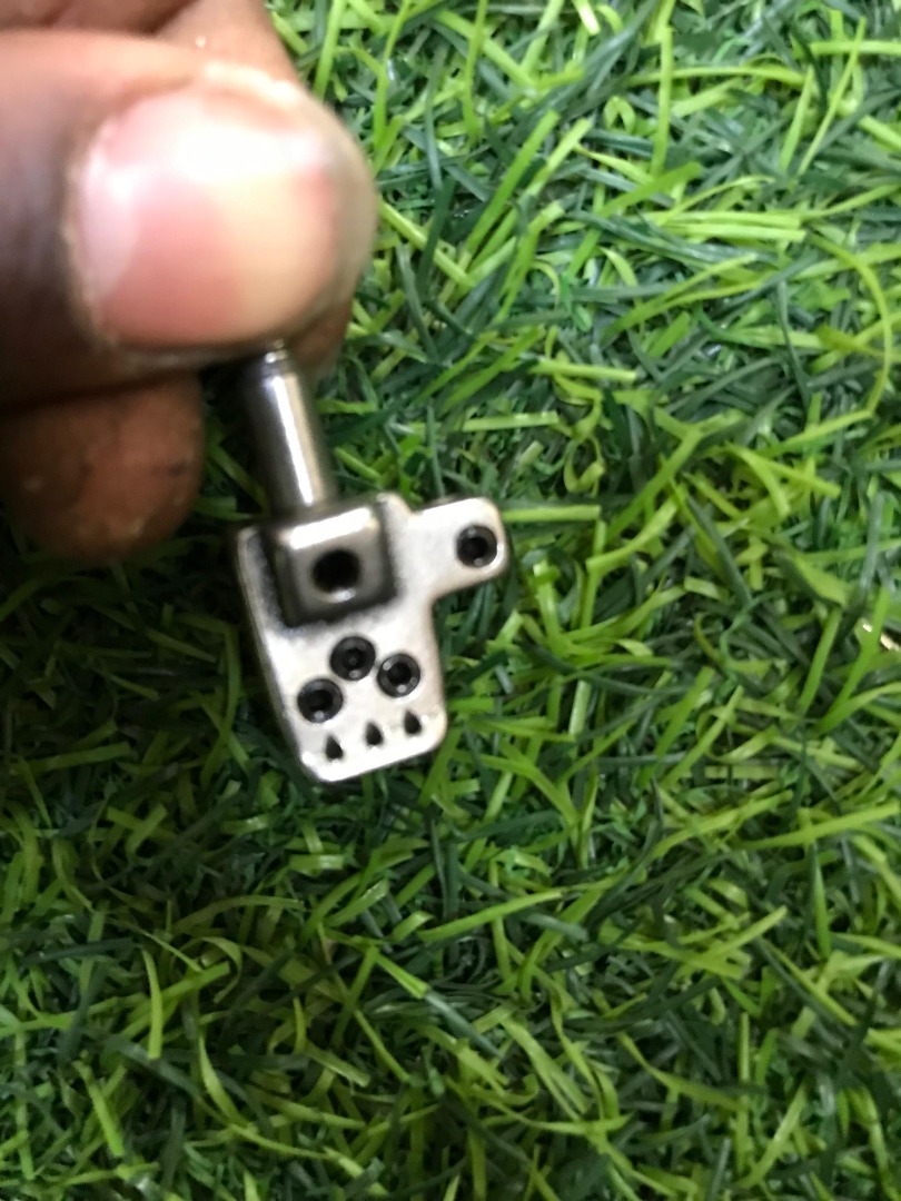 Madaurin allaura typhing | Needle clamp 